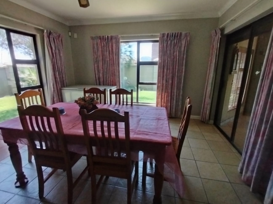 5 Bedroom Property for Sale in Melodie North West